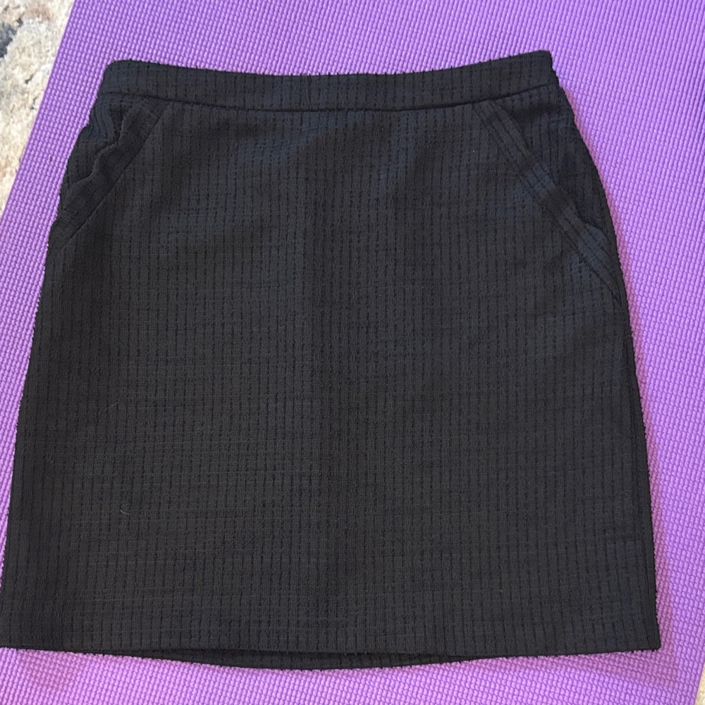 Skies are Blue Classic Black Textured Women's Skirt size Small